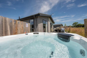 Forget Me Not Lodge, 4 Roadford Lake Lodges